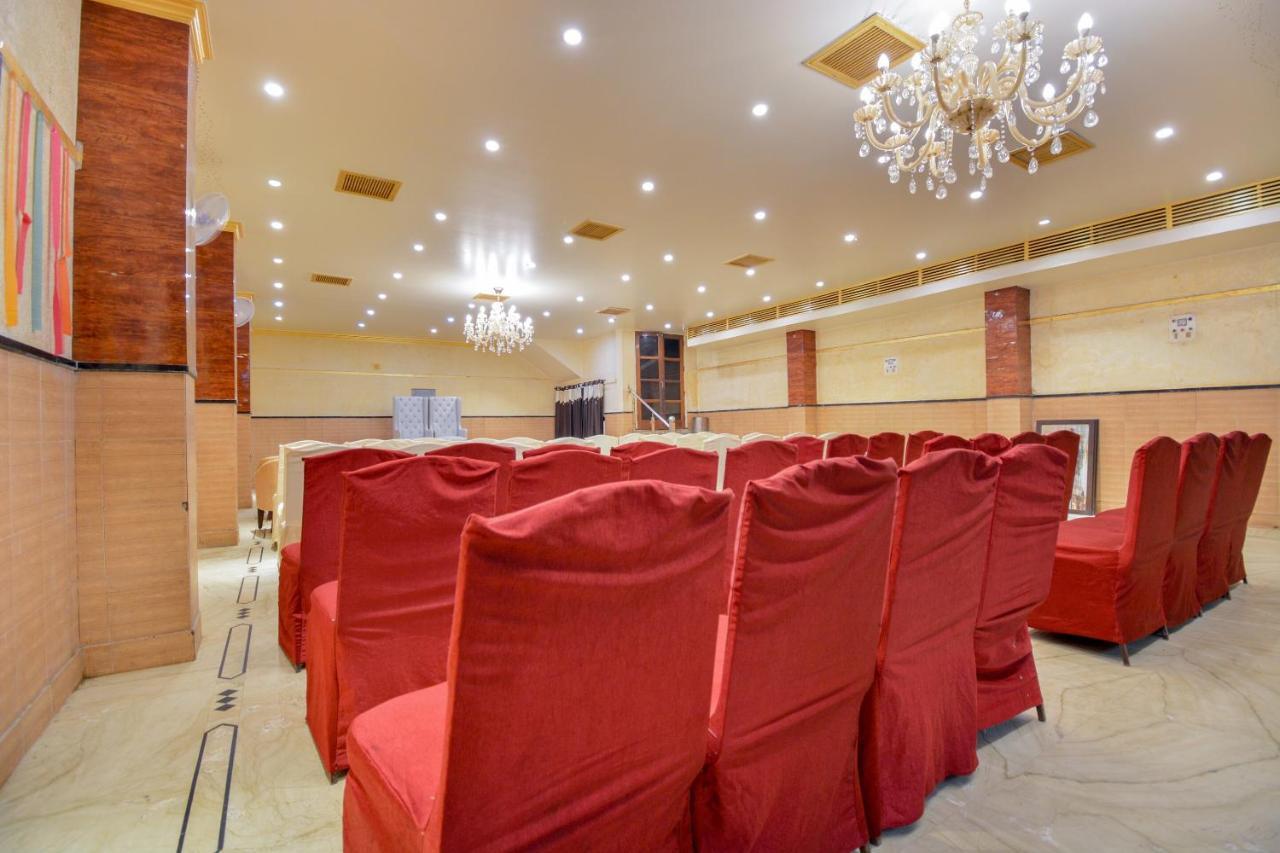 Oyo 46616 Hotel Abhinandan Jind Exterior foto